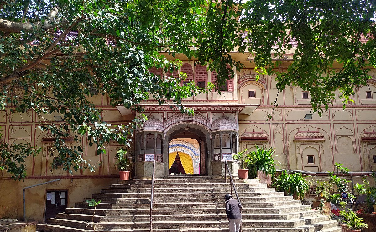Brajnidhi Ji Maharaj Visibility from the Road