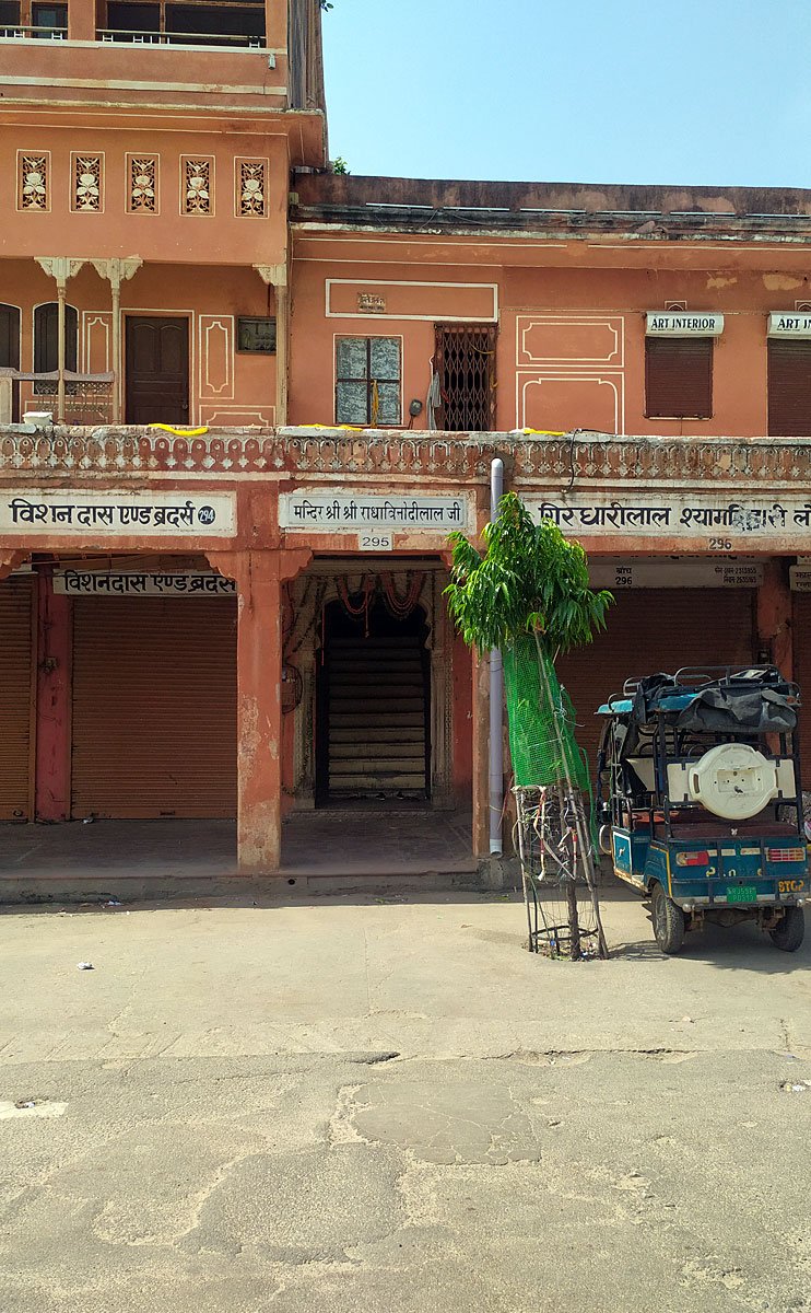 Vinodi Lal Ji Temple at Tripoliya Bazaar, Jaipur